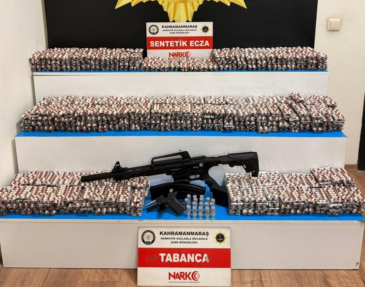 KAHRAMANMARAŞ'TA NARKOTİK EKİPLERİNCE DÜZENLENEN OPERASYONDA ÇOK SAYIDA UYUŞTURUCU MADDE İLE SİLAH...