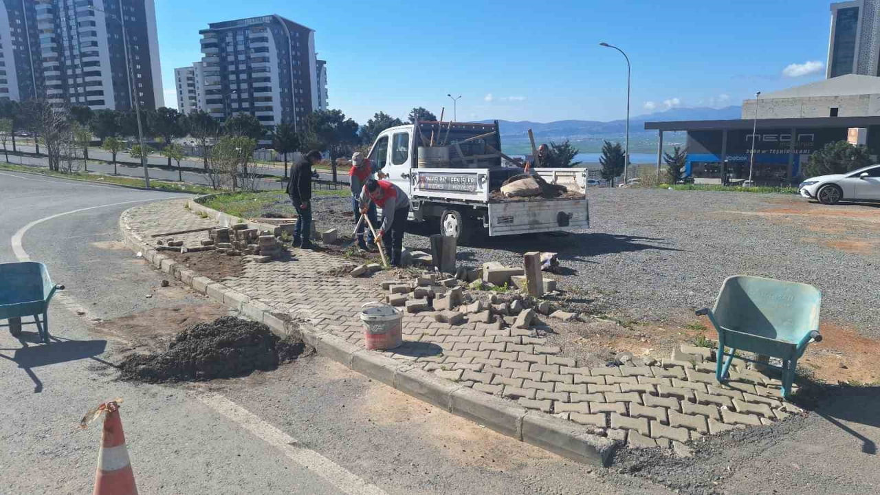 KAHRAMANMARAŞ'TA ONİKİŞUBAT BELEDİYESİ TARAFINDAN SÜRDÜRÜLEN KALDIRIM VE YOL ÇALIŞMALARI 9 FARKLI...