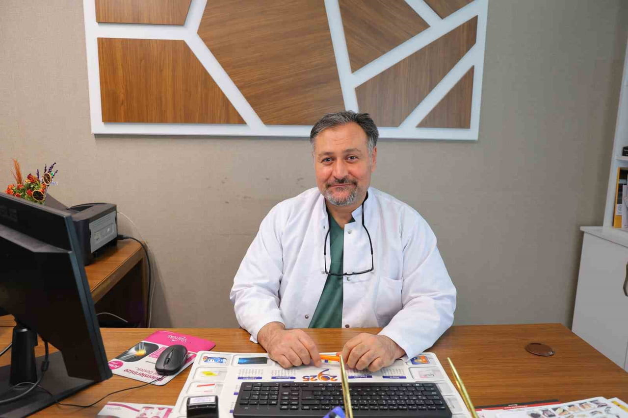 KAHRAMANMARAŞ'TA ORTOPEDİ VE TRAVMATOLOJİ UZMANI DR. ALİ MURAT KALENDER, BEL AĞRISININ TOPLUMDA EN...