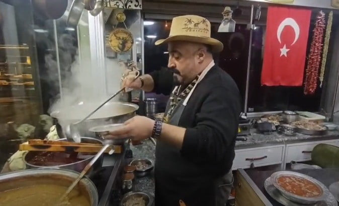 KAHRAMANMARAŞ'TA ÖZELLİKLE KIŞ VE MEVSİM GEÇİŞLERİNDE TÜKETİLEN KELLE PAÇA ÇORBASI, KENTTE YENİDEN...