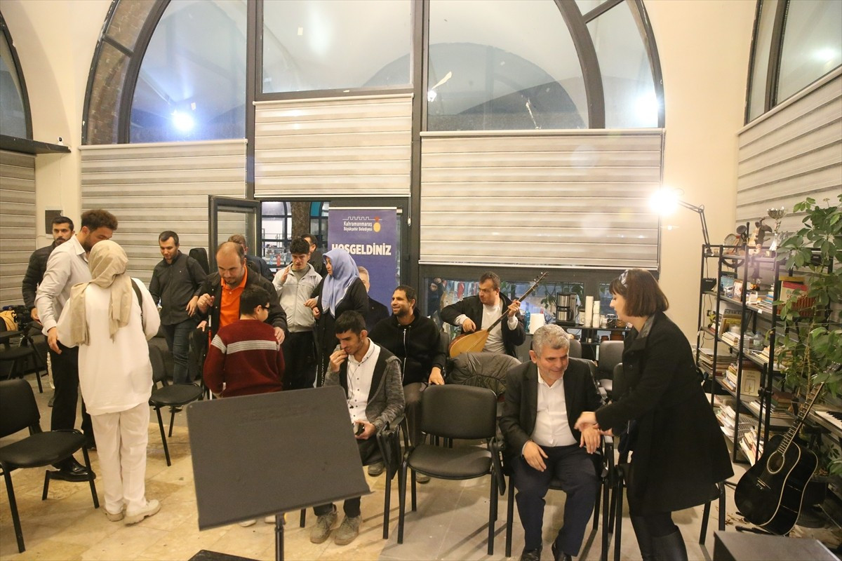 Kahramanmaraş'ta "Bir Başka Orkestra" projesi kapsamında bir araya gelen 36 özel gereksinimli...