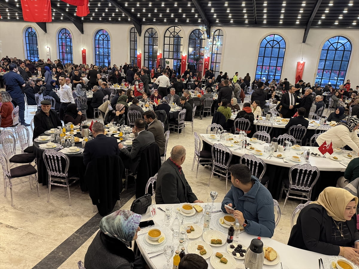  Kahramanmaraş'ta ramazan ayının ilk iftarı şehit aileleri ve gaziler ile yapıldı....