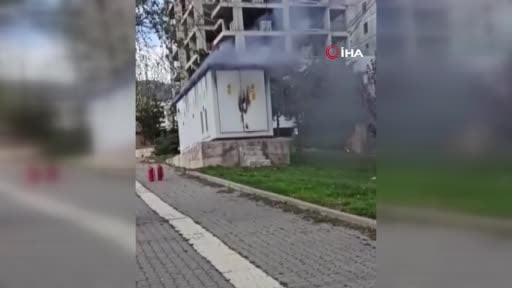 Kahramanmaraş'ta trafoda yangını paniği: Patlama anı kamerada