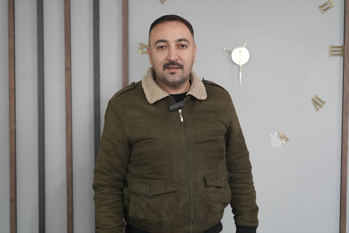 Kahramanmaraş'ta yoğun kar yağışı nedeniyle yolların kapanması üzerine bir aile, söz verdikleri...