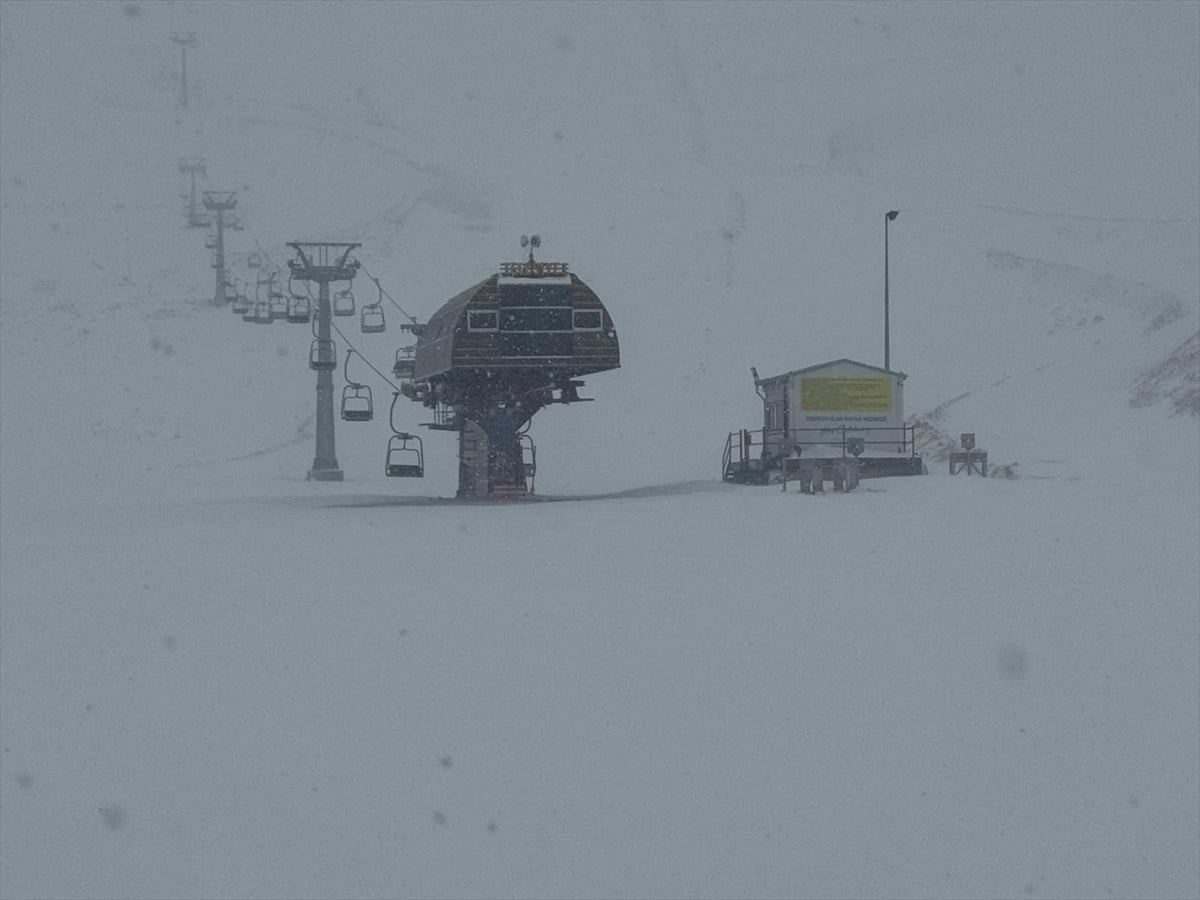 Kahramanmaraş'taki Yedikuyular Kayak Merkezi'nde kar kalınlığı 50 santimetreye ulaştı. Kentte...