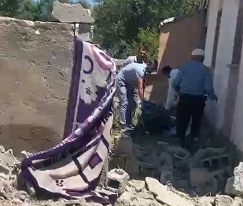 KAHRAMANMARAŞ’IN ELBİSTAN İLÇESİNDE YALNIZ YAŞAYAN 66 YAŞINDAKİ ALİ BOYRAZ KOÇ, EVİNİN BAHÇE...