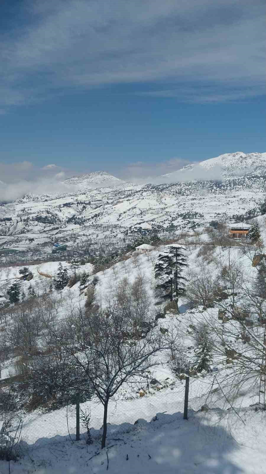KAHRAMANMARAŞ’TA ETKİLİ OLAN KAR YAĞIŞI, ÖZELLİKLE YÜKSEK KESİMLERİ BEYAZA BÜRÜDÜ