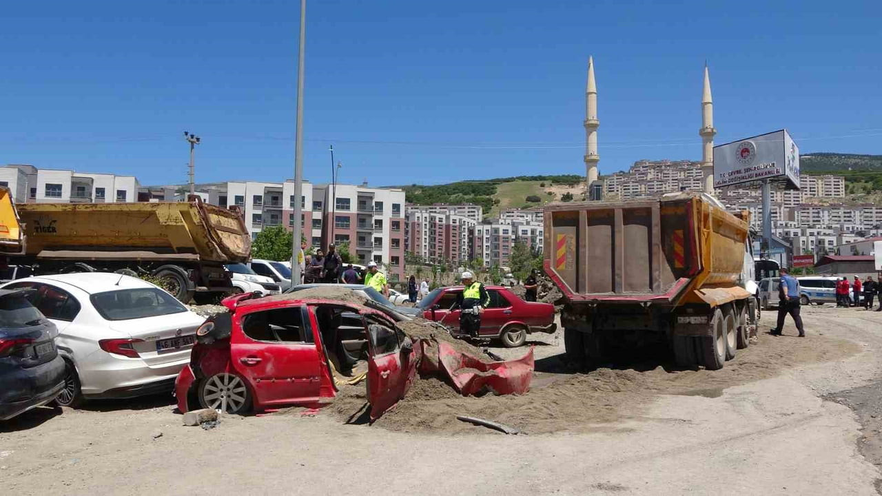 KAHRAMANMARAŞ’TA  FRENİ BOŞALAN KAMYON 7 ARACA ÇARPTI
