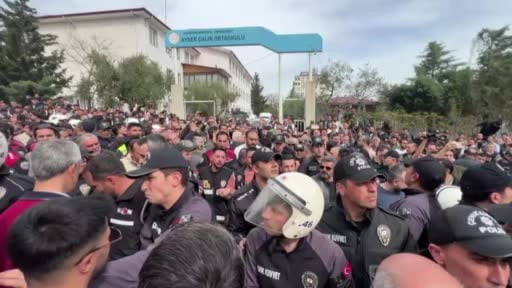 Kahramanmaraş’ta öğrenci yakınları ile güvenlik güçleri arasında arbede yaşandı