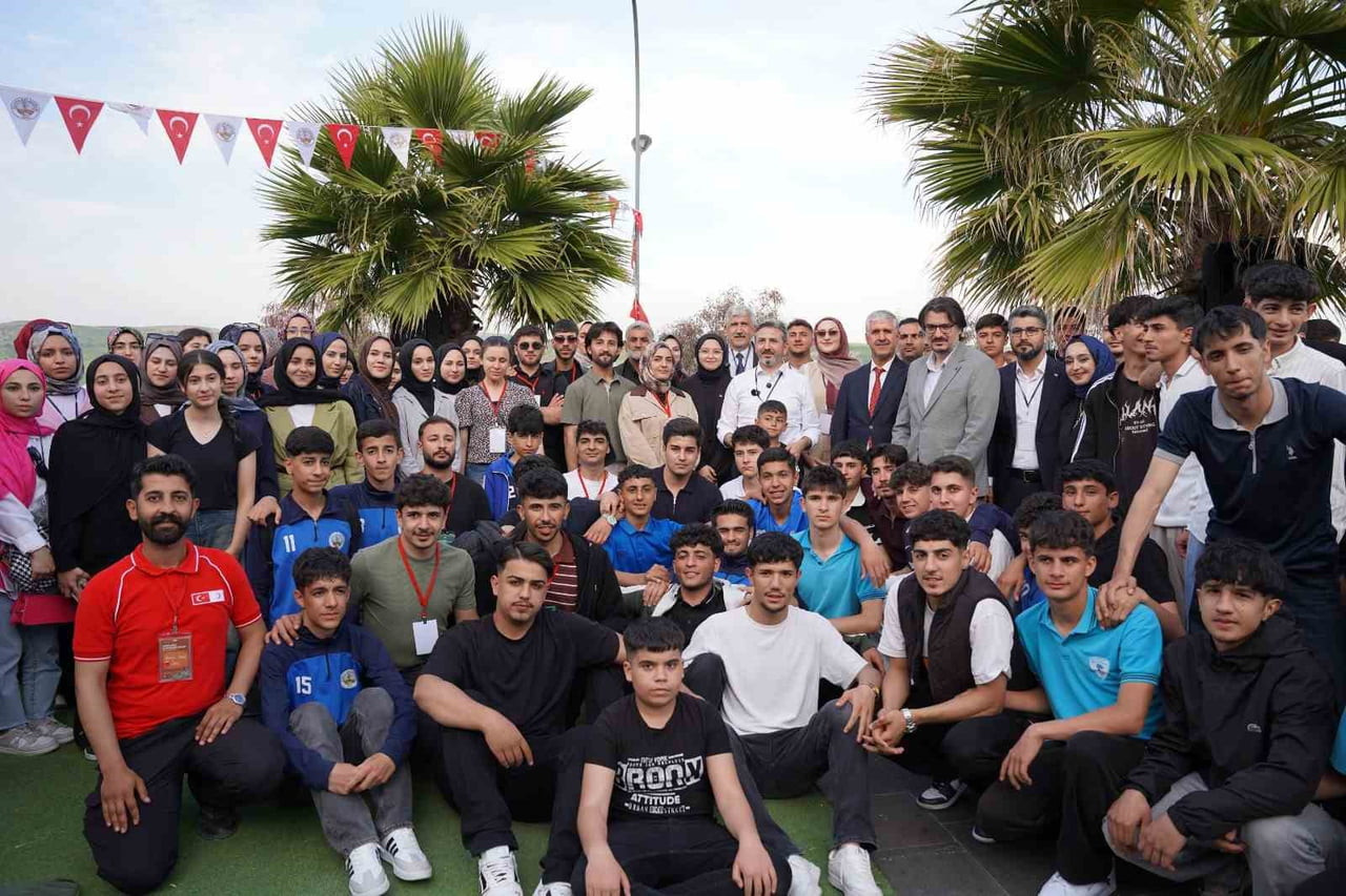 KAHTA BELEDİYESİ GENÇLİK MECLİSİ’NDEN KARİYER BULUŞMASI