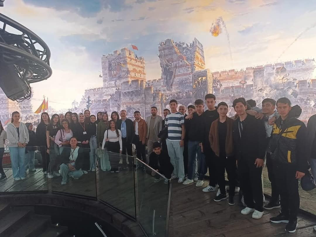 KAHTA BELEDİYESİ'NDEN ÖĞRENCİLERE ANLAMLI GEZİ PROGRAMI