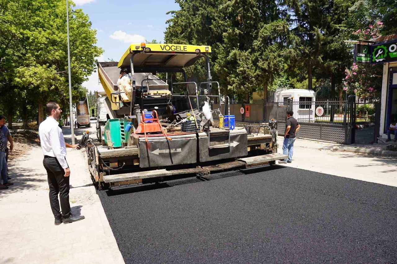 KAHTA'DA YOL VE ASFALT SEFERBERLİĞİ SÜRÜYOR