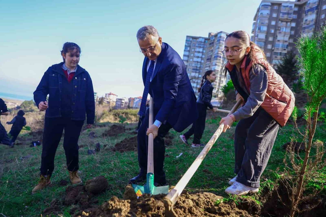 KALKANCI MAHALLESİ HAZİNE SOKAK’TA GERÇEKLEŞTİRİLEN ETKİNLİKTE, İLKADIM BELEDİYE BAŞKANI İHSAN...