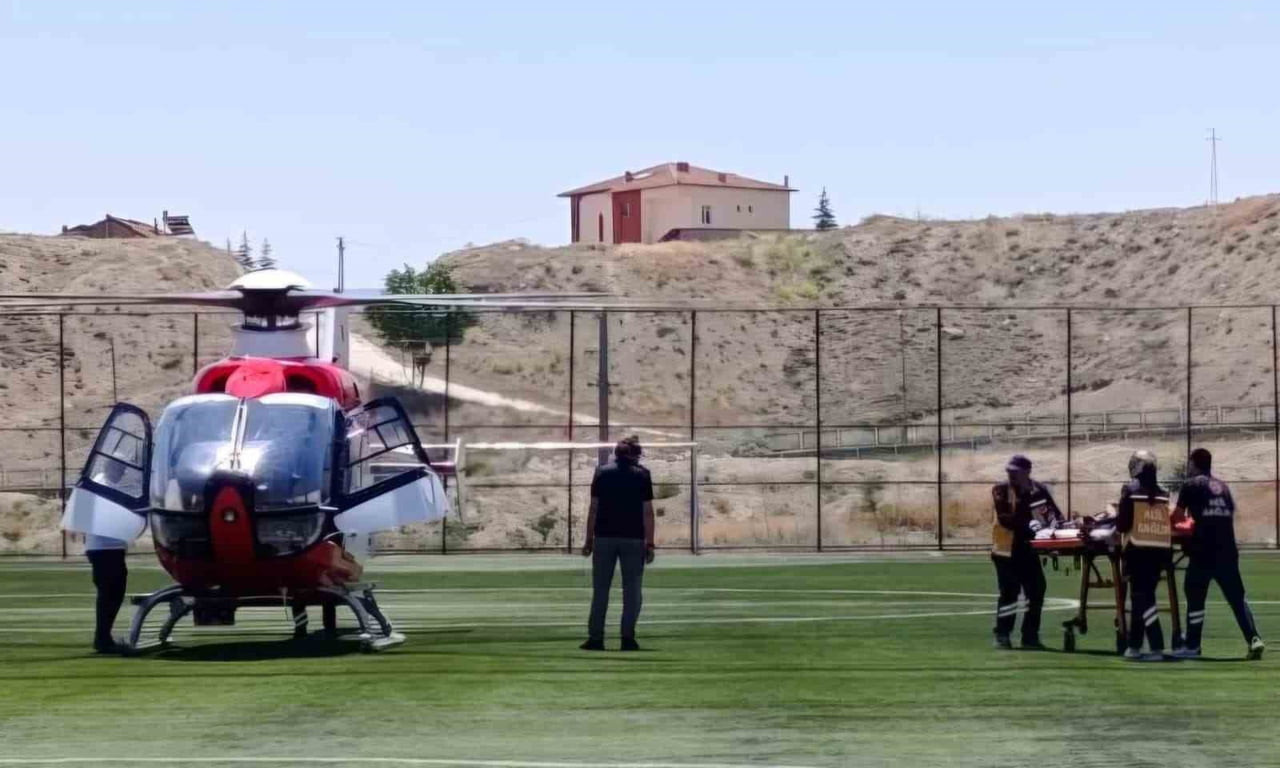 KALP KRİZİ GEÇİREN HASTA HAVA AMBULANSIYLA MALATYA'YA SEVK EDİLDİ