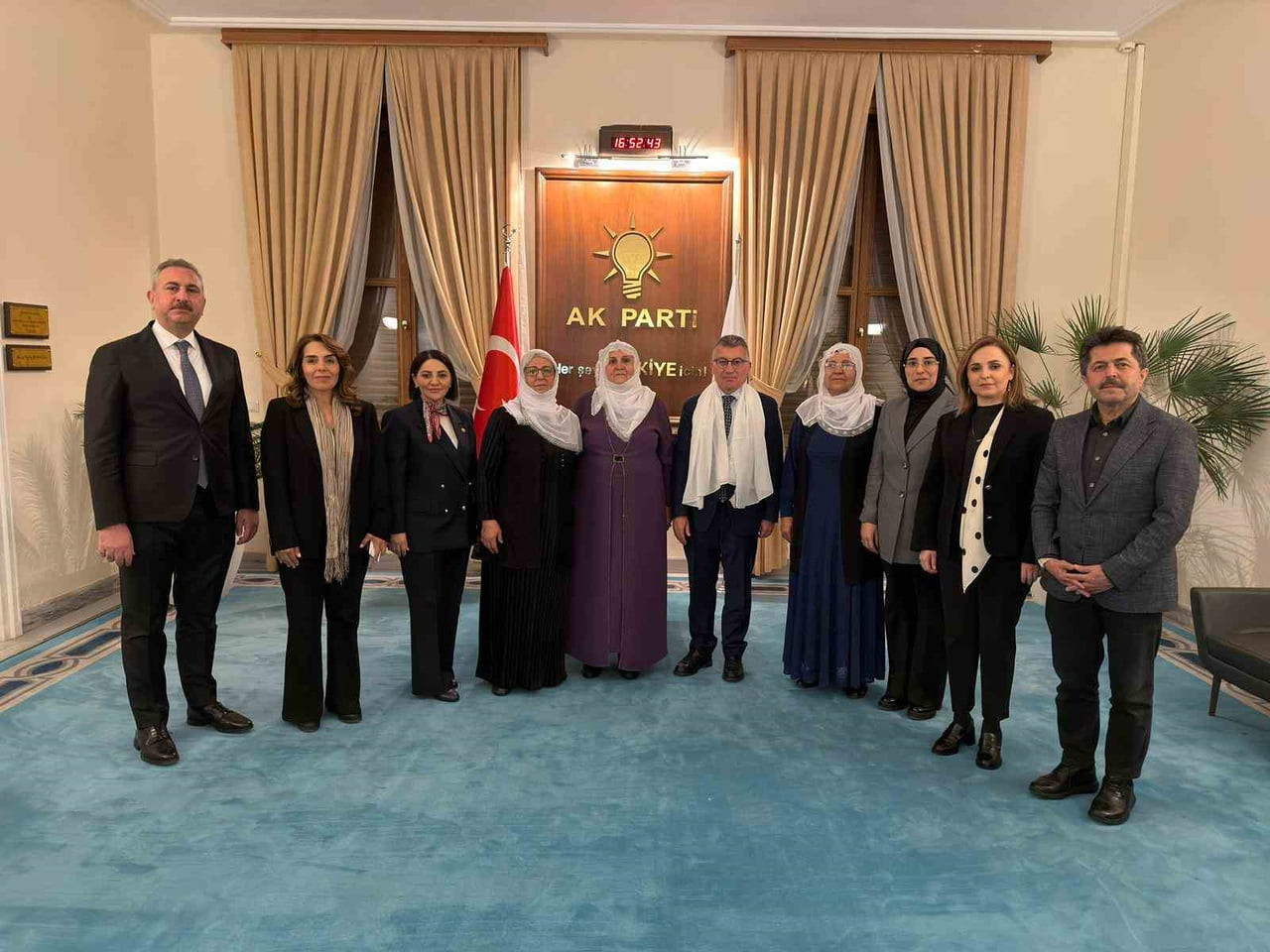 KAMUOYUNDA "BARIŞ ANNELERİ" ADIYLA BİLİNEN TERÖRİST ANNELERİ İLE DEM PARTİLİ MİLLETVEKİLLERİNDEN...
