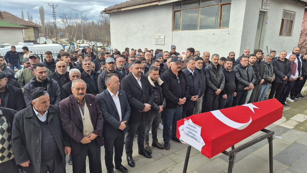 Kansere yenik düşen 35 yaşındaki milli boksör Seyda Keser'in cenazesi, memleketi Amasya'nın...