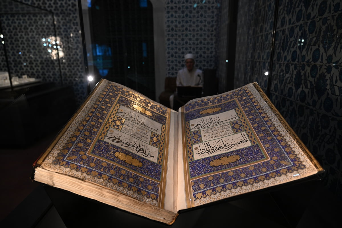 Kanuni Sultan Süleyman'ın talimatıyla hattat Ahmet Karahisari tarafından yazımına başlanan ve...