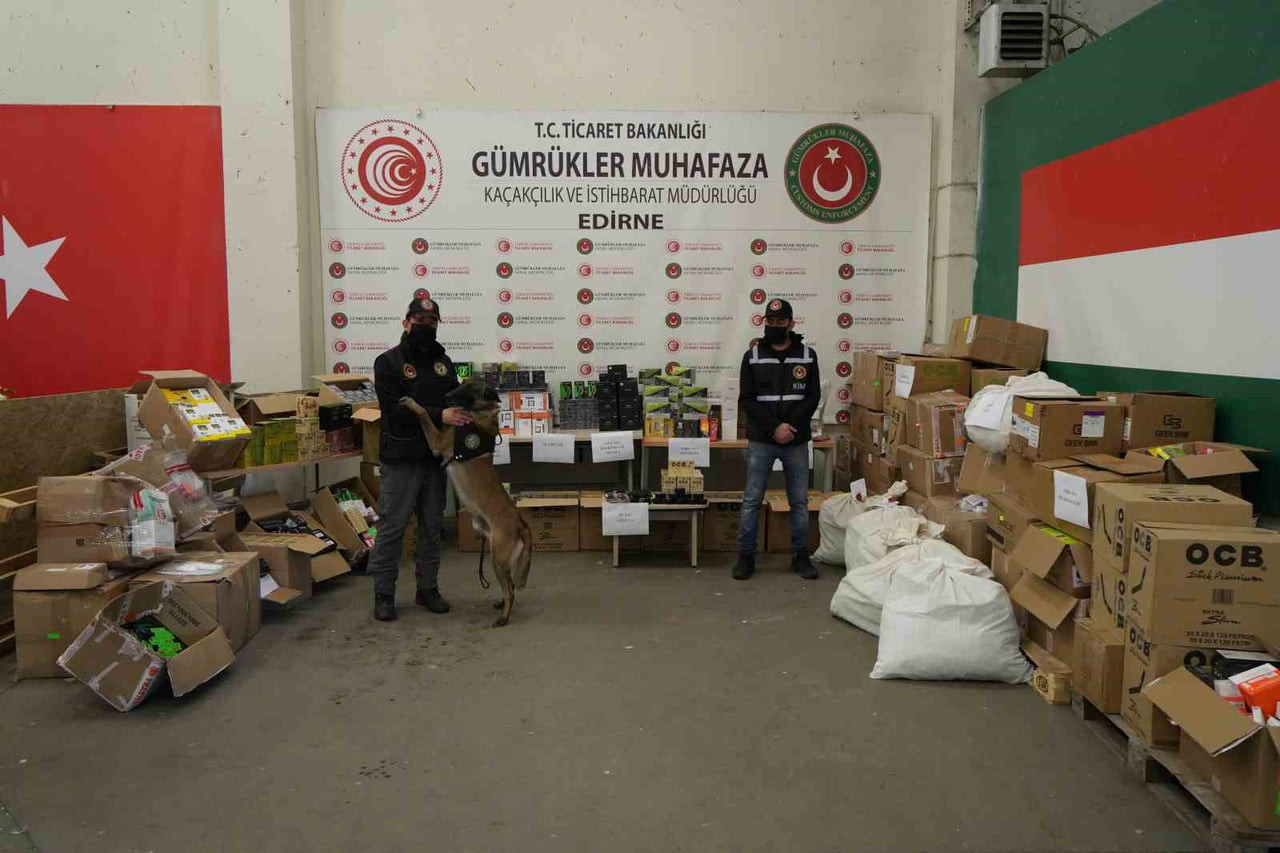 KAPIKULE’DE DEV OPERASYON: MİLYONLARCA LİRALIK KAÇAK EŞYA VE UYUŞTURUCU ELE GEÇİRİLDİ