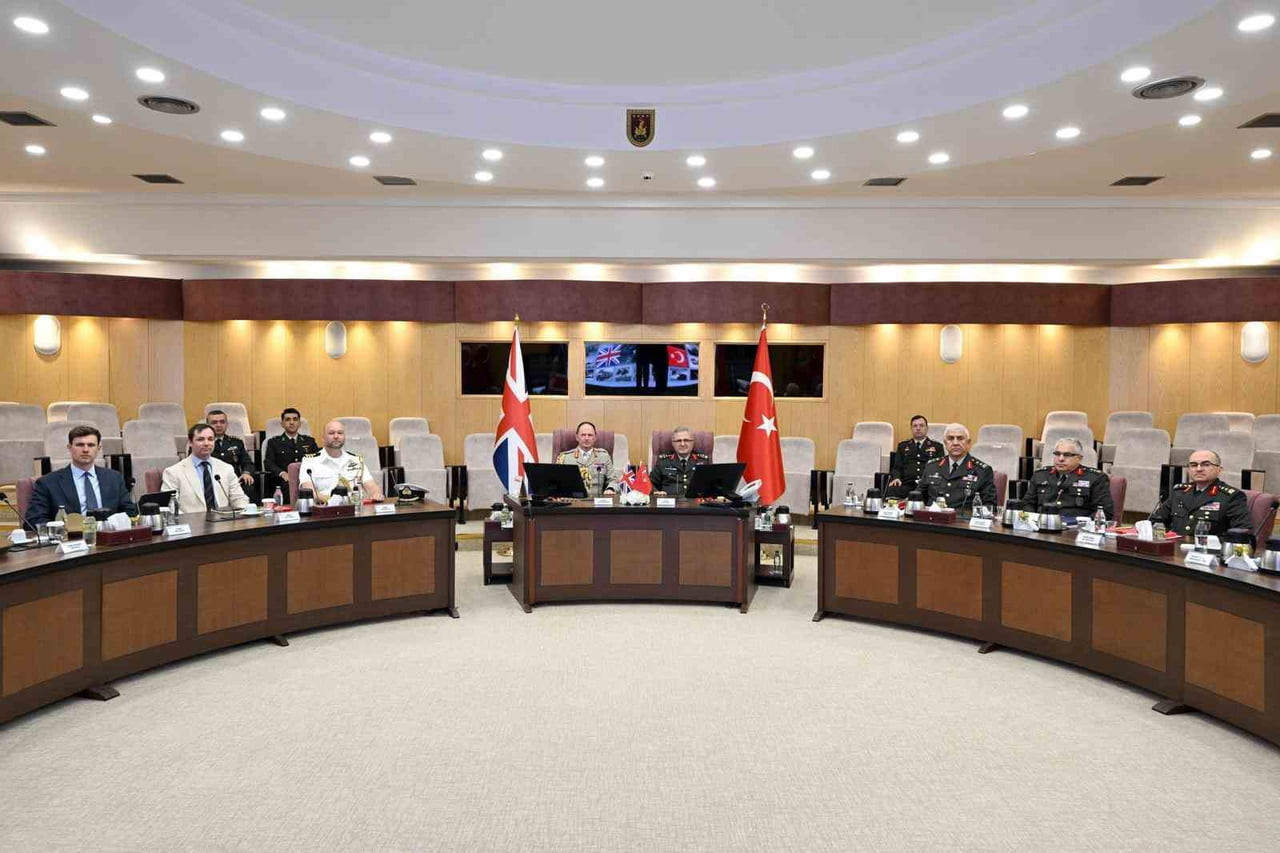 KARA KUVVETLERİ KOMUTANI ORGENERAL METİN TOKEL, BİRLEŞİK KRALLIK KARA KUVVETLERİ KOMUTANI...