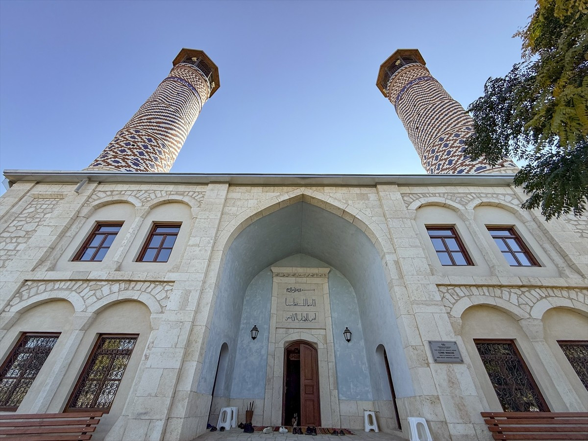 Karabağ'daki tarihi Cuma Mescidi, bölgenin Ermeni işgalinden kurtarılmasının ardından onarılarak...