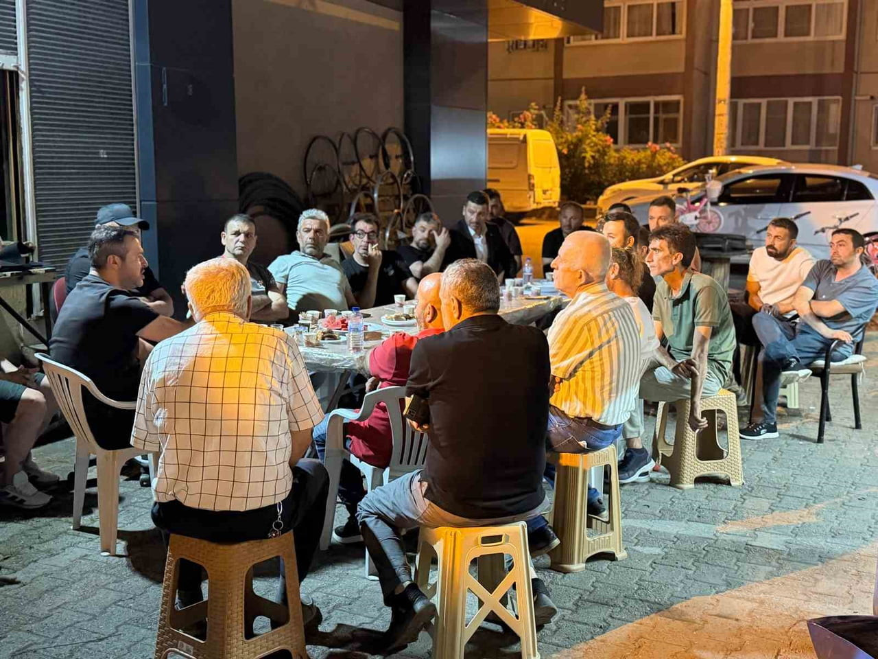KARABÜK BELEDİYE BAŞKANI ÖZKAN ÇETİNKAYA, YOĞUN GEÇEN MESAİSİNİN ARDINDAN AKŞAM SAATLERİNDE 5000...