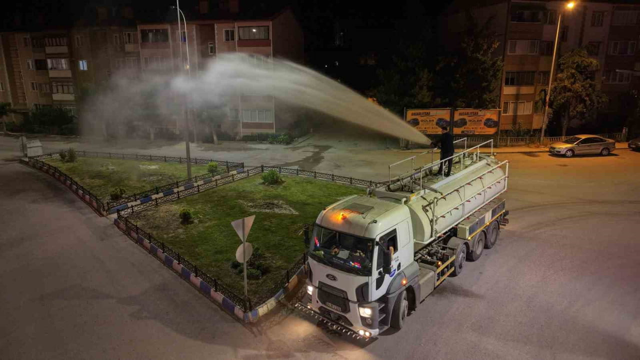 KARABÜK BELEDİYESİ, KENT GENELİNDEKİ PARK, BAHÇE VE PEYZAJ ALANLARINDA YEŞİL DOKUNUN KORUNMASI...