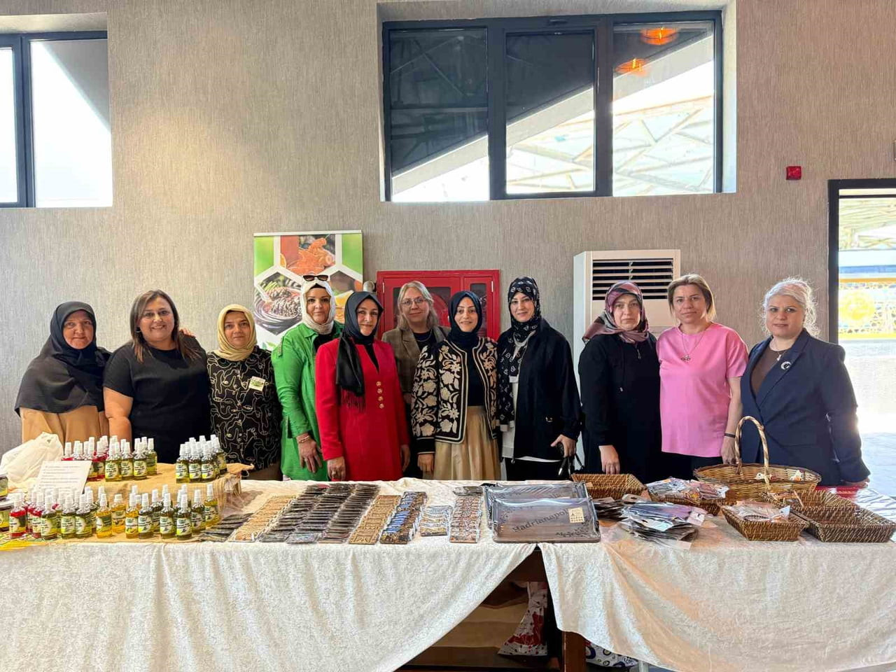 KARABÜK BELEDİYESİ ÖNCÜLÜĞÜNDE DÜZENLENEN "KADIN KOOPERATİFLERİMİZ KARABÜK İLE BULUŞUYOR" PROGRAMI...