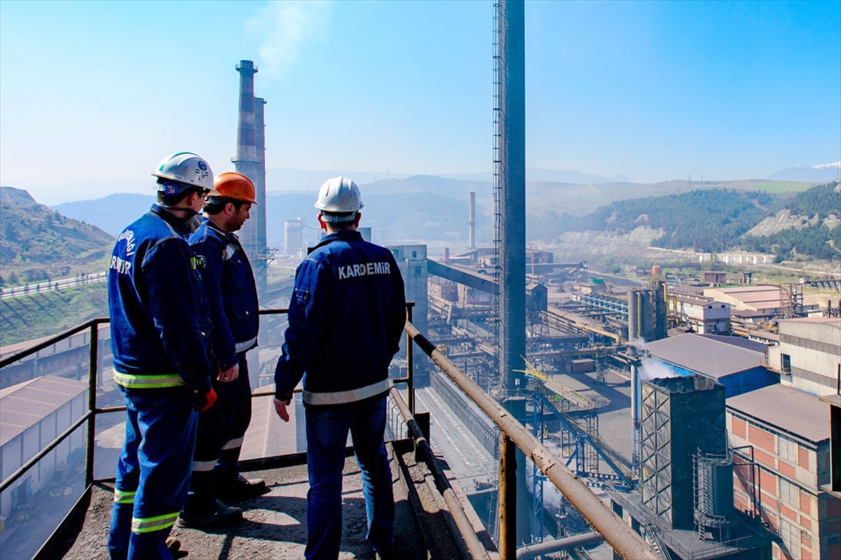 Karabük Demir ve Çelik Fabrikaları (KARDEMİR), 200 yeni işçi alımı yapacağını duyurdu.