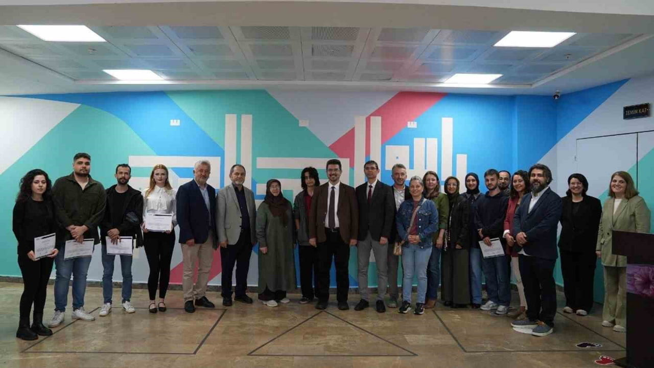 KARABÜK ÜNİVERSİTESİ GRAFİK TASARIMI BÖLÜMÜ AKADEMİSYENLERİ VE ÖĞRENCİLERİ TARAFINDAN YÜRÜTÜLEN...