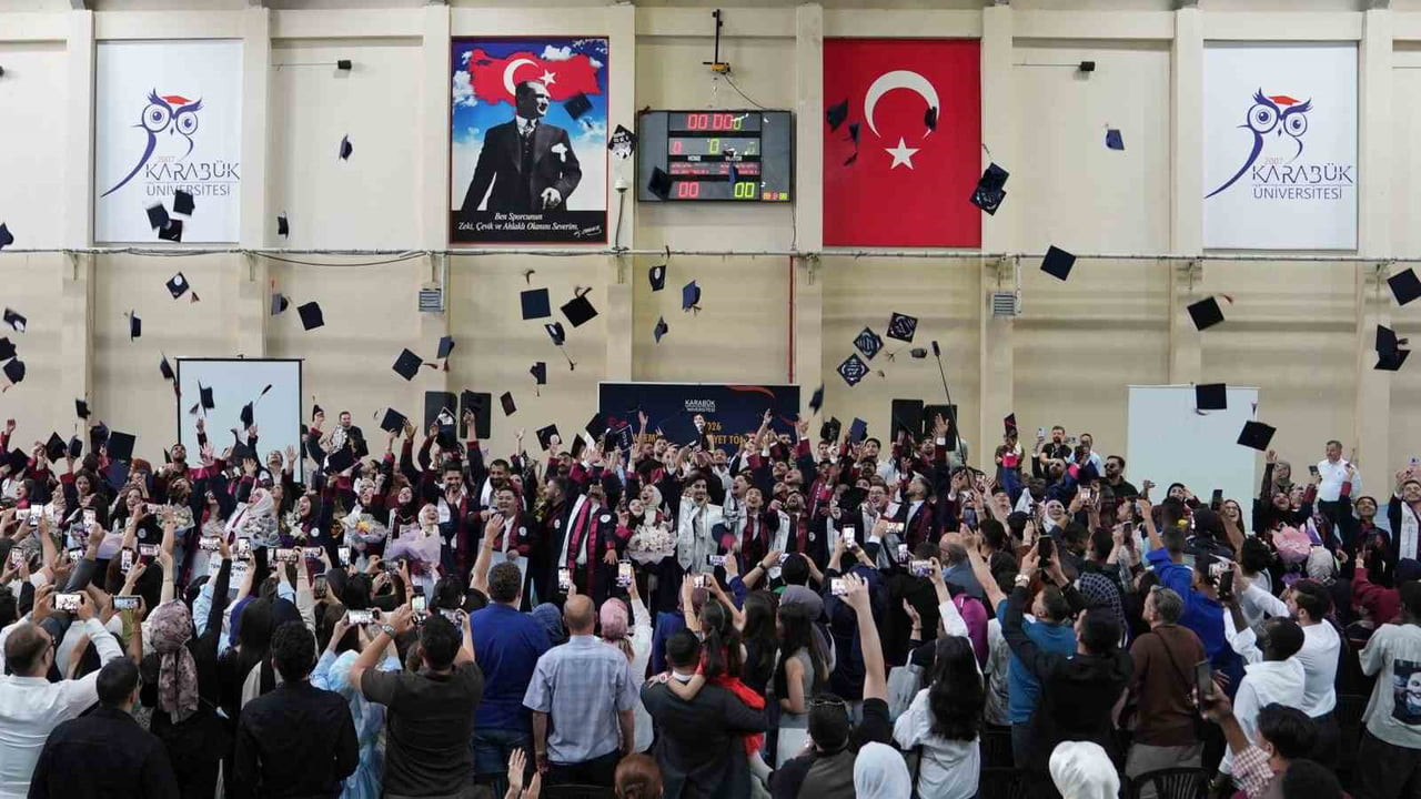 KARABÜK ÜNİVERSİTESİ MÜHENDİSLİK VE DOĞA BİLİMLERİ FAKÜLTESİNDE MEZUN OLAN ÖĞRENCİLER, DÜZENLENEN...