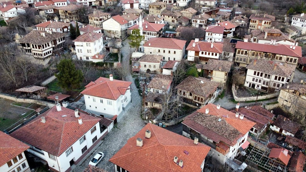 Karabük Üniversitesi Safranbolu Fethi Toker Güzel Sanatlar ve Tasarım Fakültesi Dr. Öğr. Üyesi...