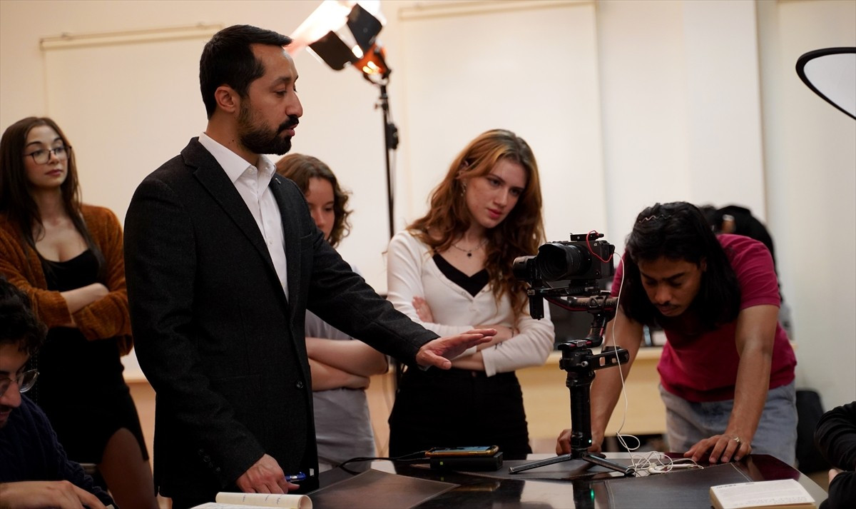Karabük Üniversitesi Safranbolu Türker İnanoğlu İletişim Fakültesi öğrencileri, 29 Ekim Cumhuriyet...