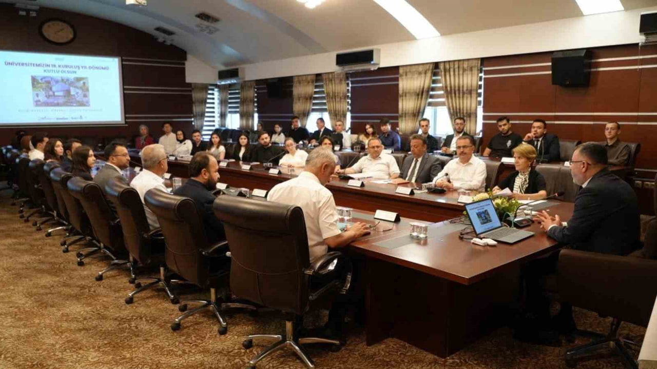 KARABÜK ÜNİVERSİTESİ'NDE İLK KEZ TOPLANAN ÖĞRENCİ SENATOSU, ÖĞRENCİLERİN GÖRÜŞ VE TALEPLERİNİ...