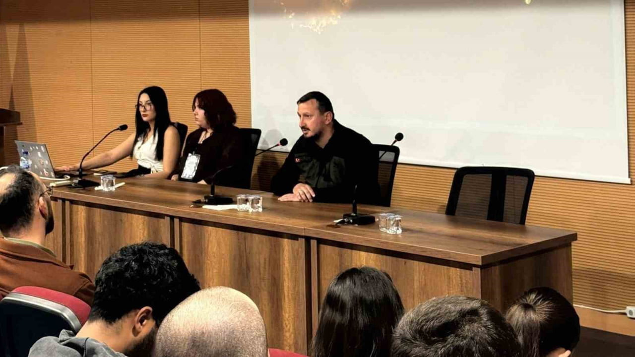 KARABÜK ÜNİVERSİTESİ'NDE (KBÜ) DÜZENLENEN SÖYLEŞİDE, AĞAÇLANDIRMA, SÜRDÜRÜLEBİLİR ÇEVRE BİLİNCİ VE...