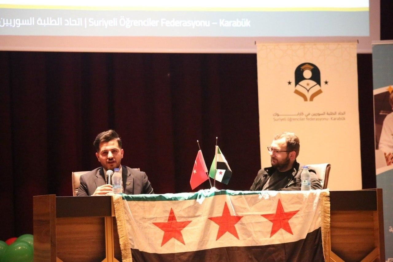KARABÜK ÜNİVERSİTESİ'NDE (KBÜ), SURİYE DEVRİMİNİN YIL DÖNÜMÜ DOLAYISIYLA SÖYLEŞİ VE PANEL PROGRAMI...