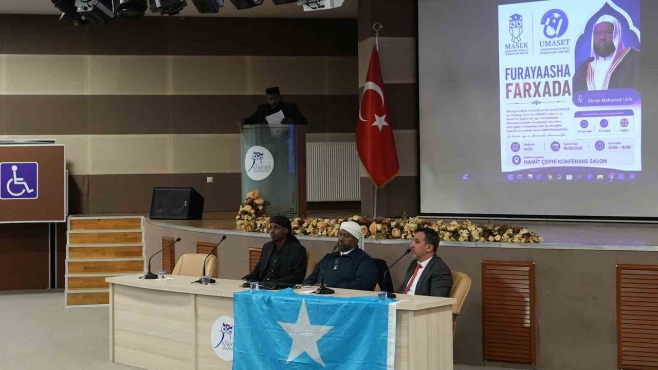 KARABÜK ÜNİVERSİTESİ'NDE (KBÜ) ULUSLARARASI ÖĞRENCİLERİN KATILIMIYLA DÜZENLENEN "MUTLULUĞUN...