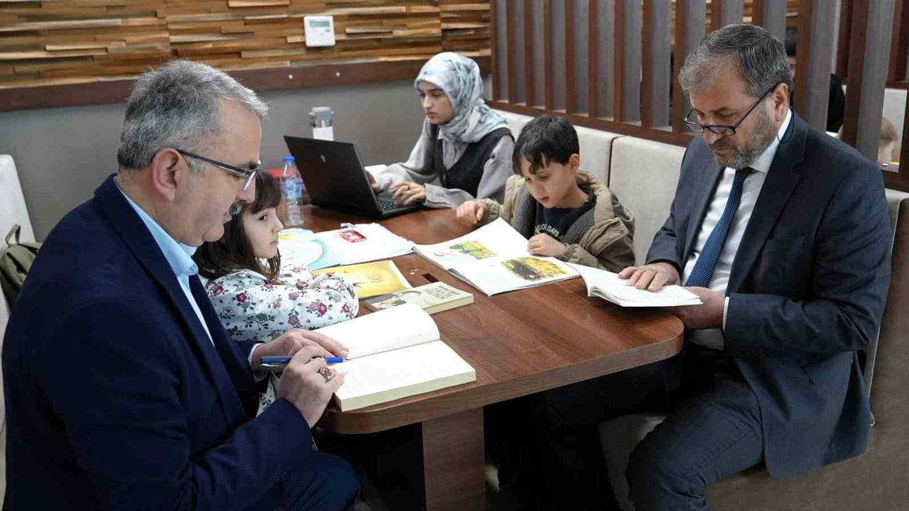 KARABÜK ÜNİVERSİTESİ’NDE (KBÜ) 62’NCİ KÜTÜPHANE HAFTASI KAPSAMINDA "İYİLEŞTİREN KÜTÜPHANELER"...