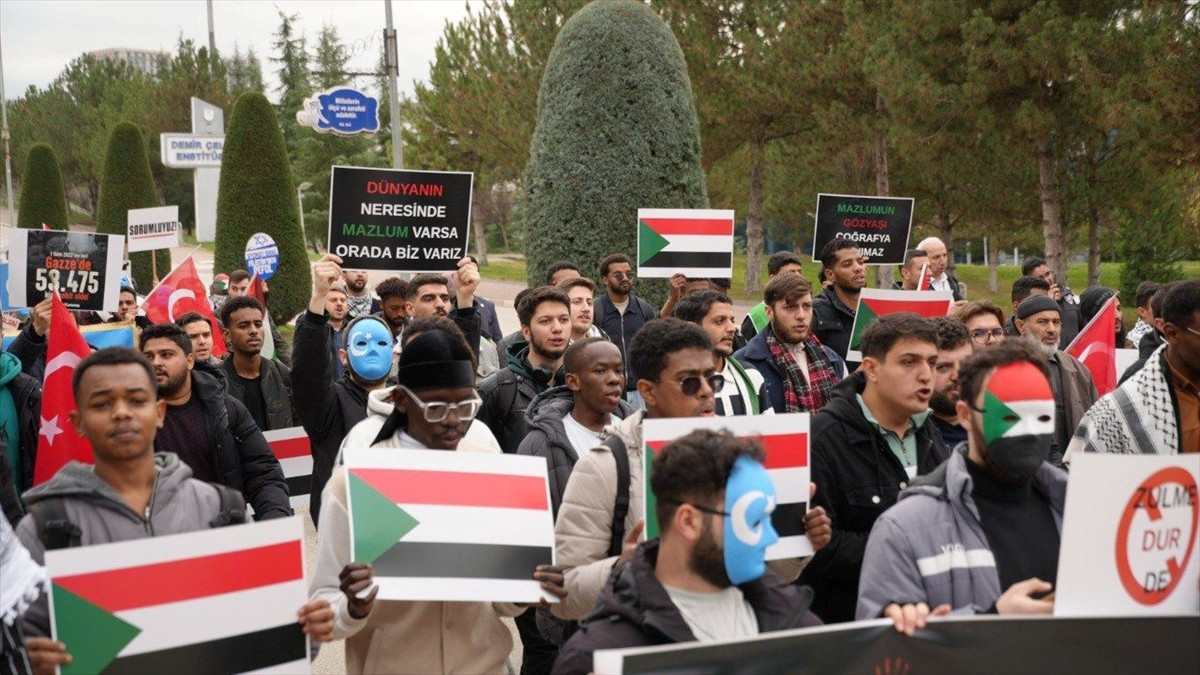 Karabük'te, 10 Aralık İnsan Hakları Günü'nde zulme dikkat çekmek amacıyla "Zulme Karşı Birlik...