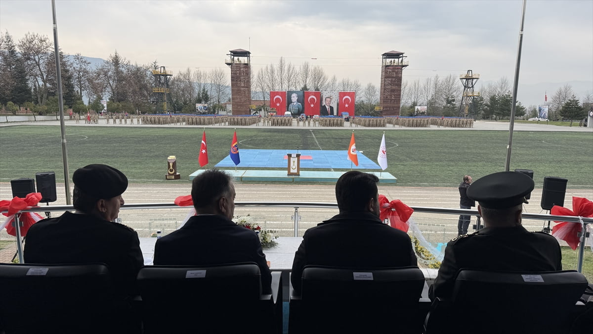 Karabük'te 38. dönem temel eğitimlerini tamamlayan 2 bin 138 uzman erbaş için tören...