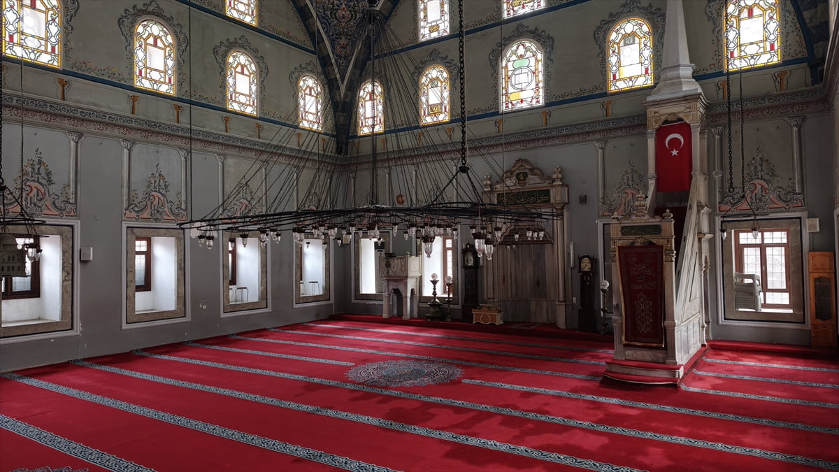 Karabük'te ecdat yadigarı camiler, ramazanın manevi atmosferini yaşatmak için hazırlandı. Kentte...