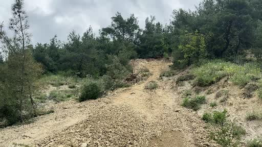 Karabük'te faciadan dönüldü: Heyelanda kaya parçalarının isabet ettiği ev hasar gördü
