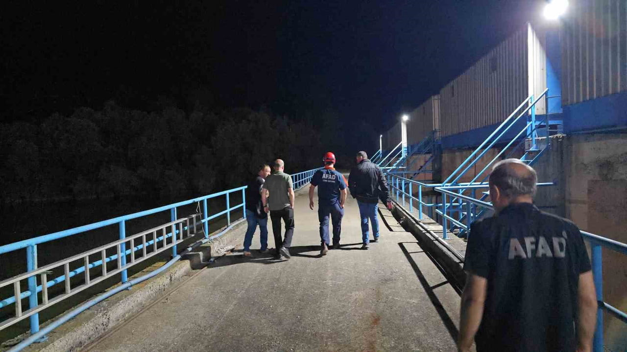 KARABÜK'TE FİLYOS ÇAYI'NA DÜŞEREK AKINTIYA KAPILAN, ÖRGÜTLERDEN SORUMLU CHP KARABÜK İL BAŞKAN...