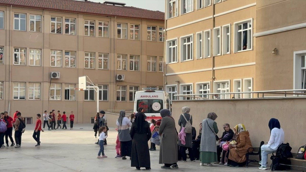 Karabük'te gıda zehirlenmesi şüphesiyle hastaneye kaldırılan 24 öğrenci, tedavilerinin ardından...