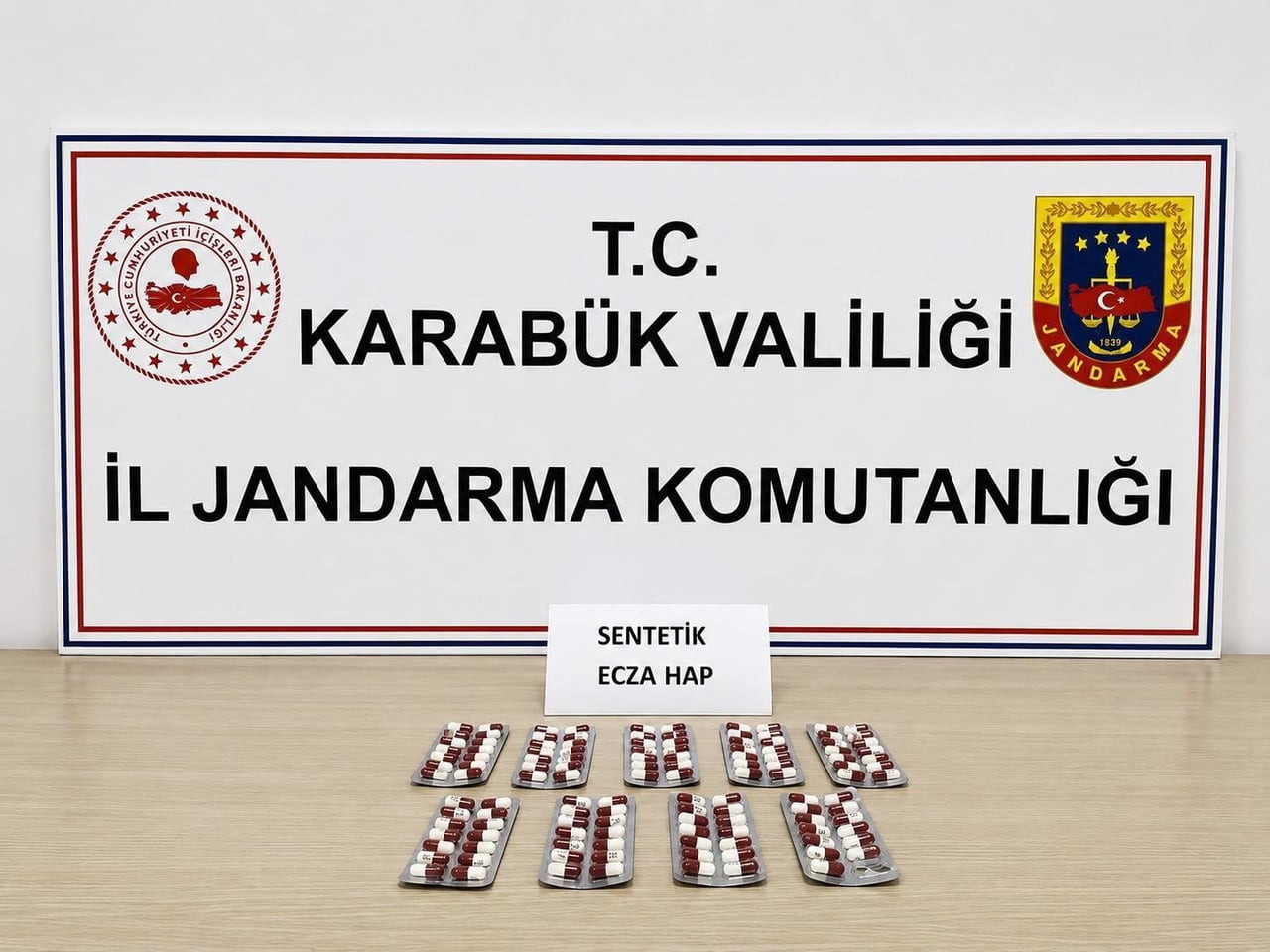 KARABÜK'TE JANDARMA EKİPLERİNCE DÜZENLENEN 6 AYRI UYUŞTURUCU OPERASYONUNDA SENTETİK HAP...
