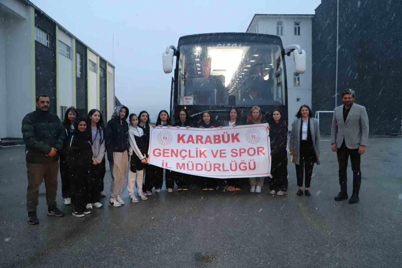 KARABÜK'TEN GENÇLER "110. YILINDA 110 BİN GENÇLE: BİR DESTANDIR ÇANAKKALE" PROJESİ KAPSAMINDA...