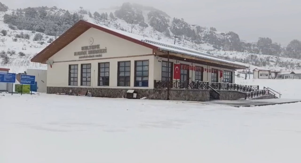 KARABÜK'ÜN 2 BİN RAKIMLI KELTEPE KAYAK MERKEZİ, NİSAN AYINDA ETKİLİ OLAN KAR YAĞIŞI SONRASI...