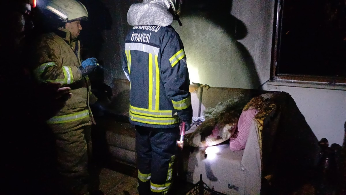 Karabük'ün Safranbolu ilçesinde bir evin müştemilatında çıkan yangın, itfaiye ekiplerince...