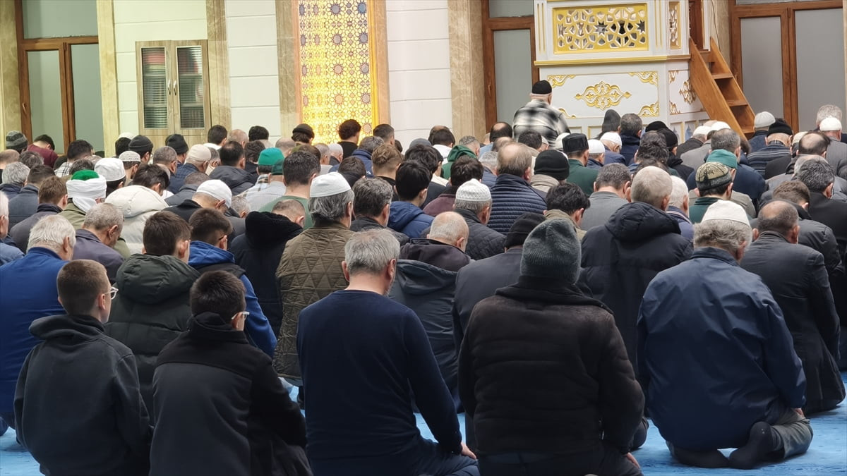 Karabük'ün Safranbolu ilçesinde Osmanlı dönemi geleneklerinden Enderun usulüyle teravih namazı eda...