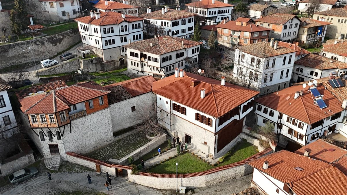 Karabük'ün Safranbolu ilçesinde restorasyonu tamamlanan yaklaşık 250 yıllık 3 katlı Rauf Beyler...