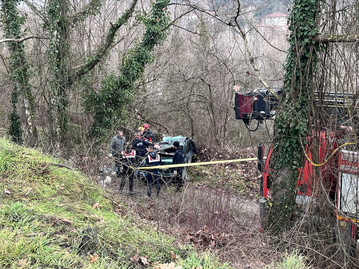 Karabük'ün Yenice ilçesinde şarampole devrilen otomobilin sürücüsü hayatını kaybetti.
